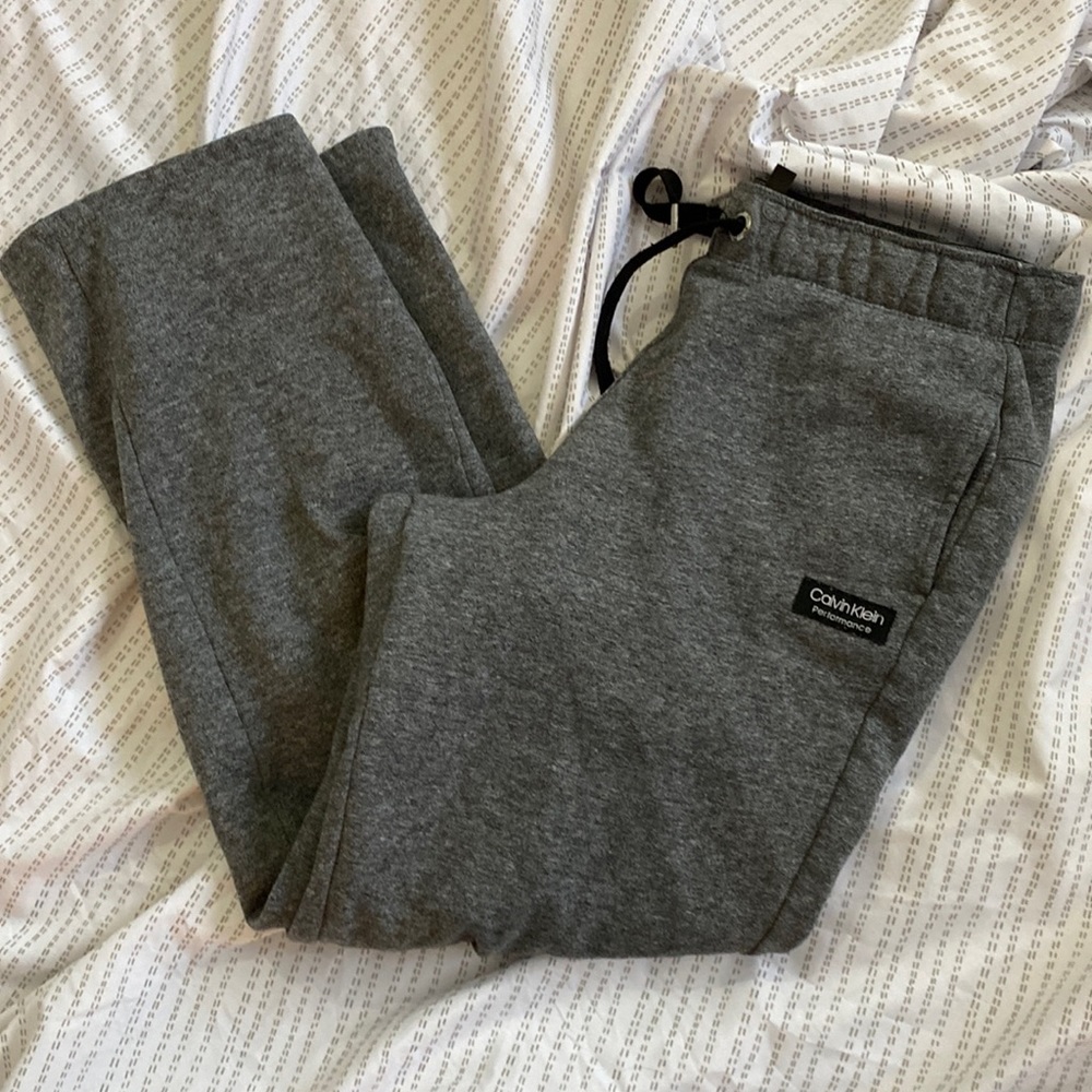 Calvin Klein Performance. Small. Pockets !